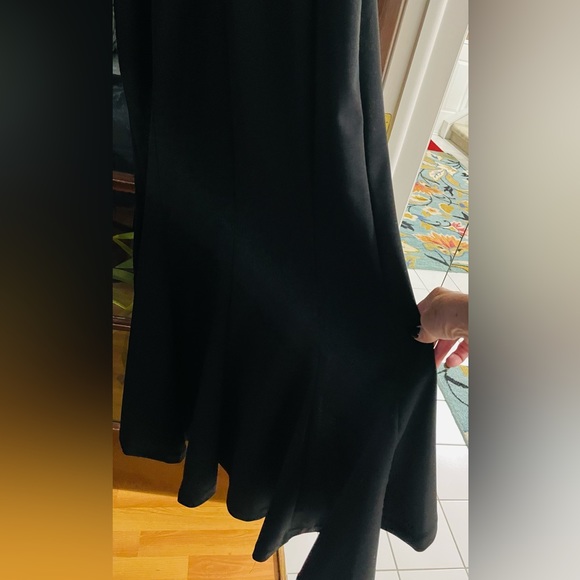 ๐ Semi-Formal Hi-Low Black Dress.
Perfect for Special Events
Size: 8 - Picture 4 of 14